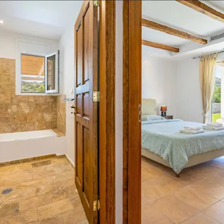 度假居 Philena Ladiko Heizbarer Pool