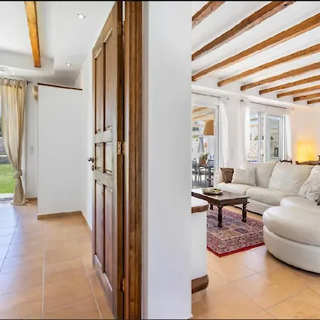 Philena Ladiko Heizbarer Pool *