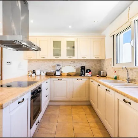 Philena Ladiko Heizbarer Pool * Faliraki